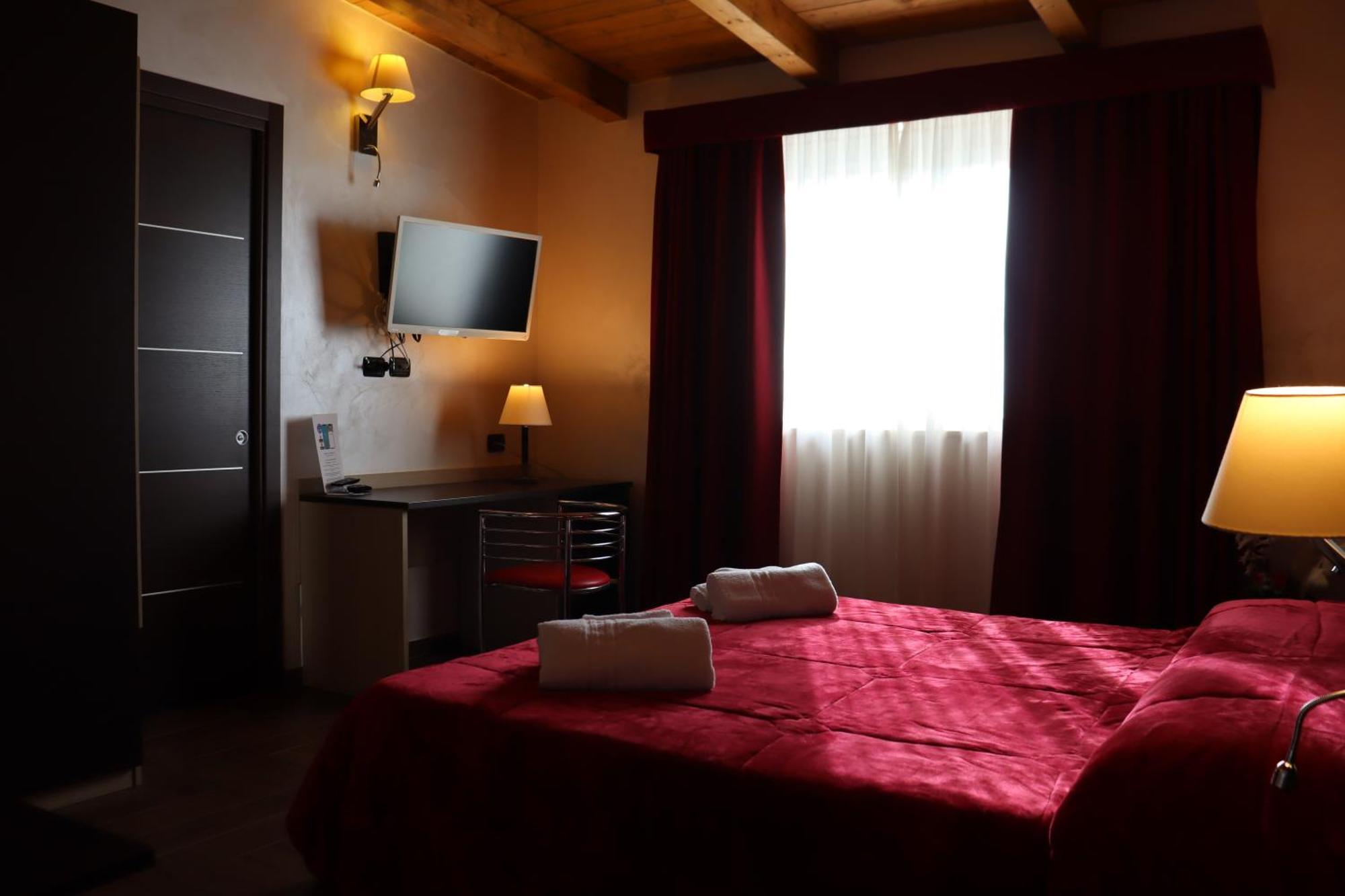 Deluxe Double or Twin Room Spa Bath